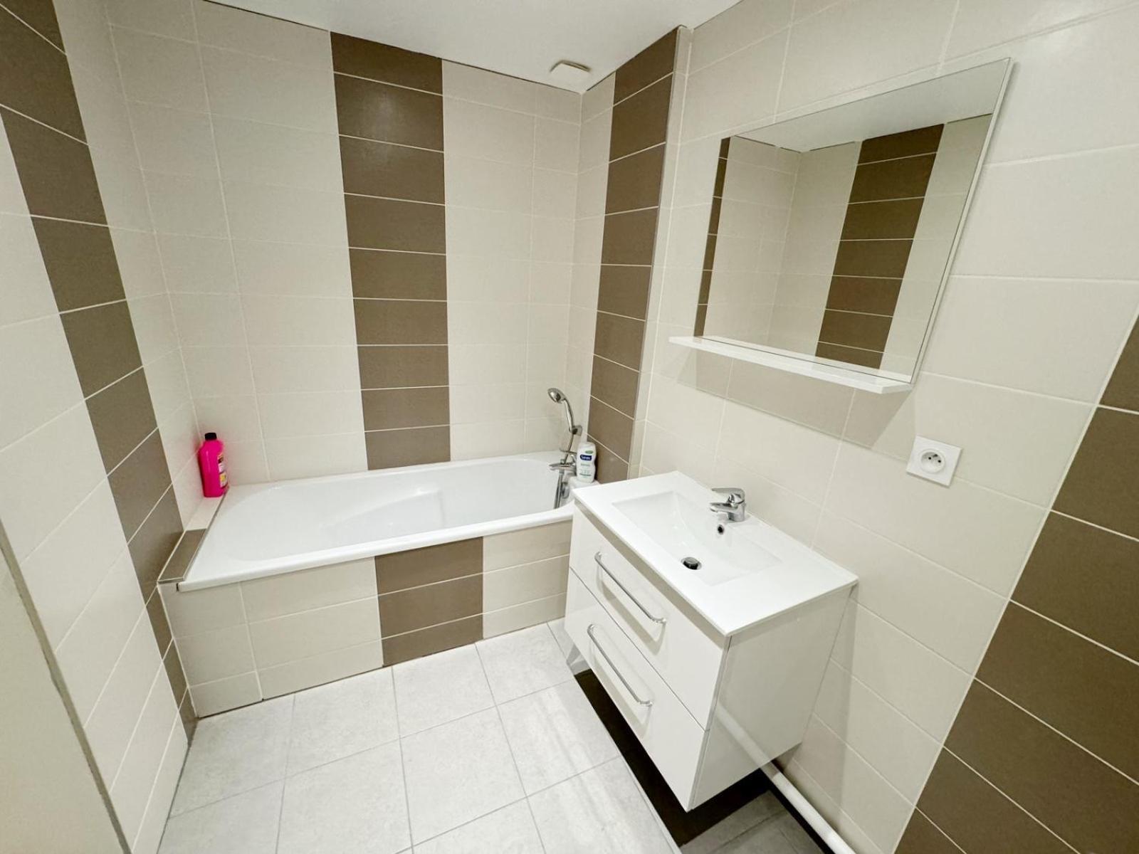 סן-אטיין 24 Chic & Cosy Grand Appart 88M2 Parking Gratuit Hypercentre Netflix מראה חיצוני תמונה